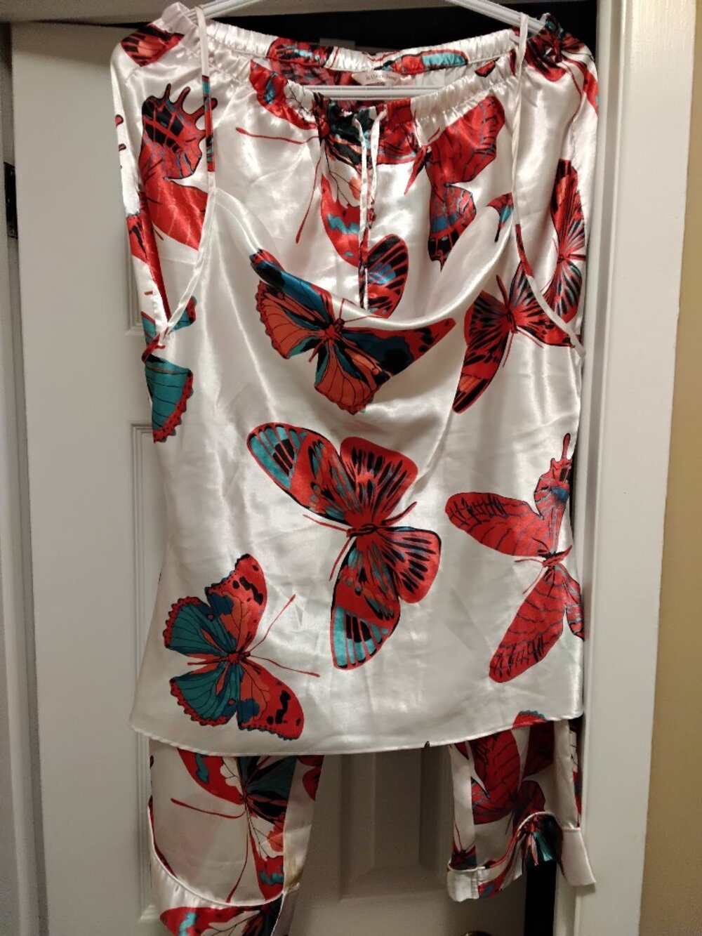Woman pagamas size small beautiful new not worn capri  pants